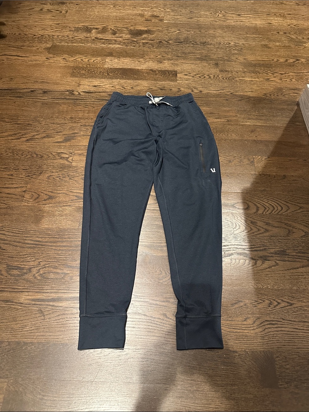 Vuori Men’s Sunday Performance jogger- size S in Ink Heather